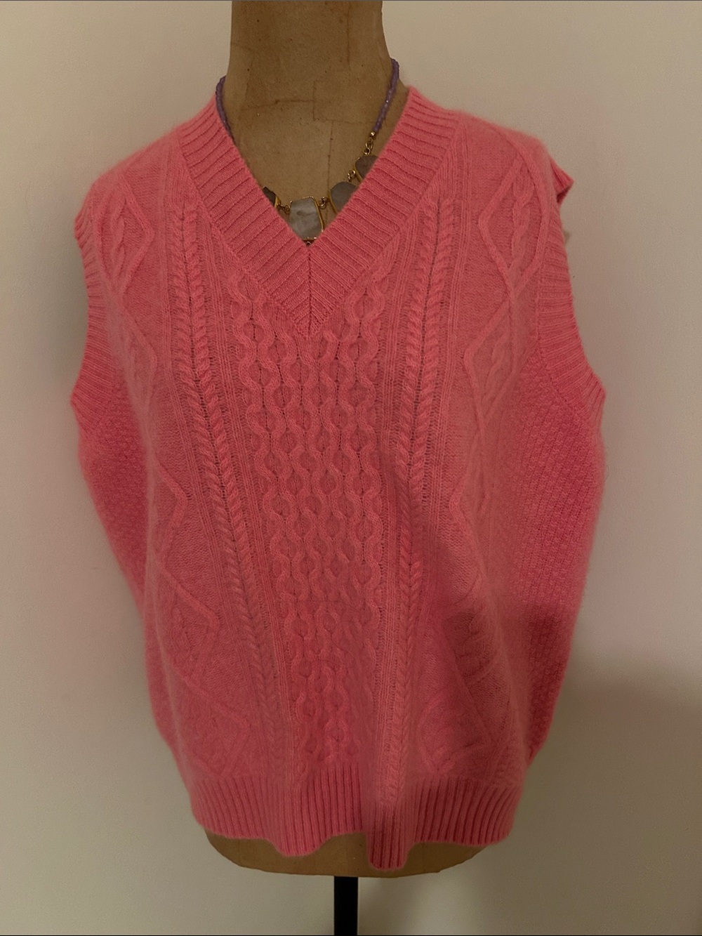 Jumper 1234 Cashmere Cable Knit V-Neck Sleeveless Sweater Vest - Pink